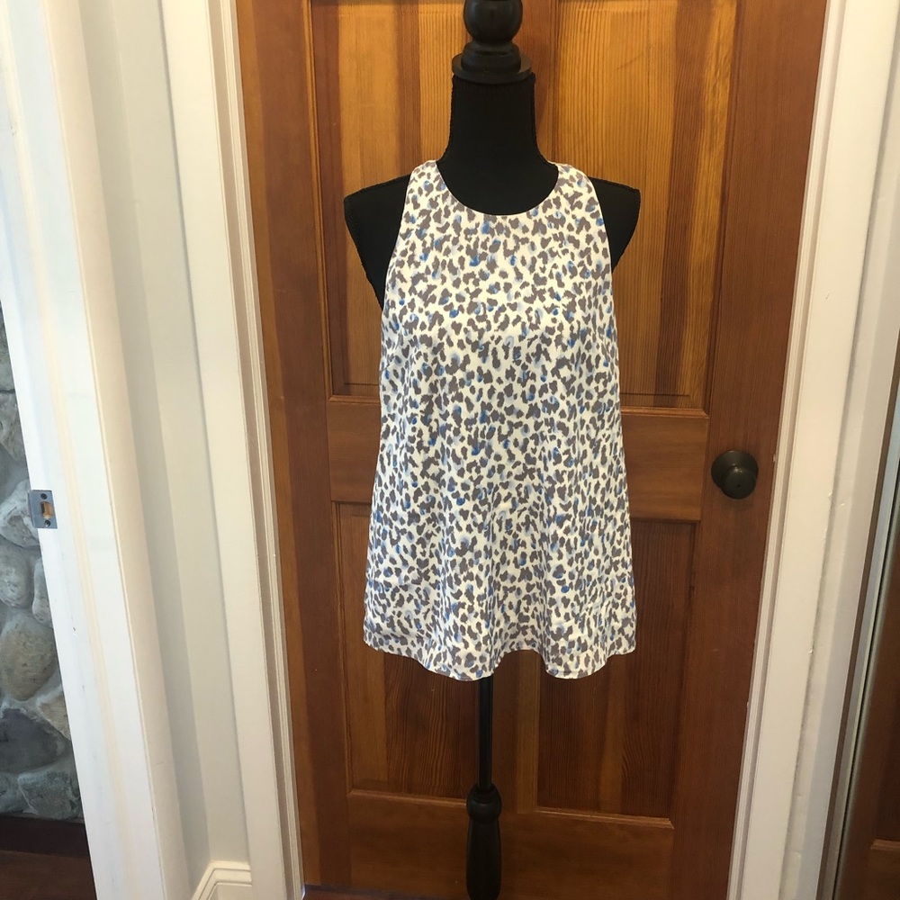 Women silk patterned lined Joie top. Size medium.